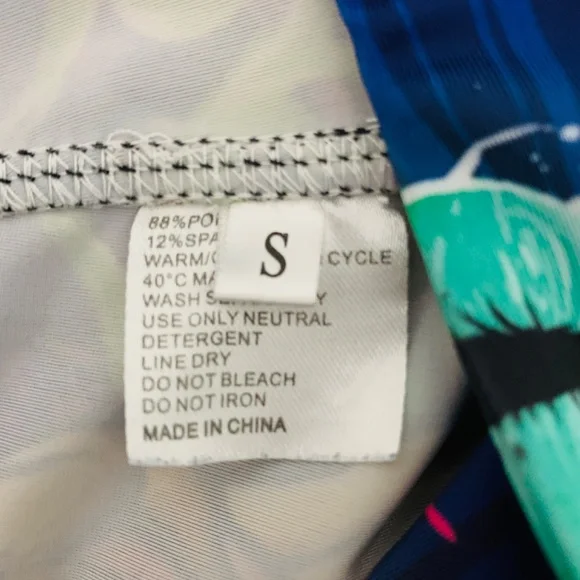 Alice in Wonderland Waz Shop Crop Top & Short Set Size Small Melty Alice Trippy - Picture 13 of 13